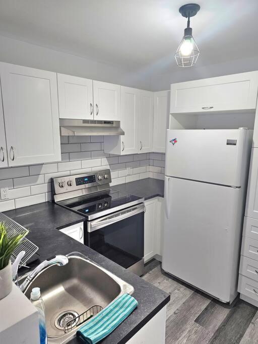 Spacieux Appartement De 3 Chambres Downtown Montreal Exterior photo